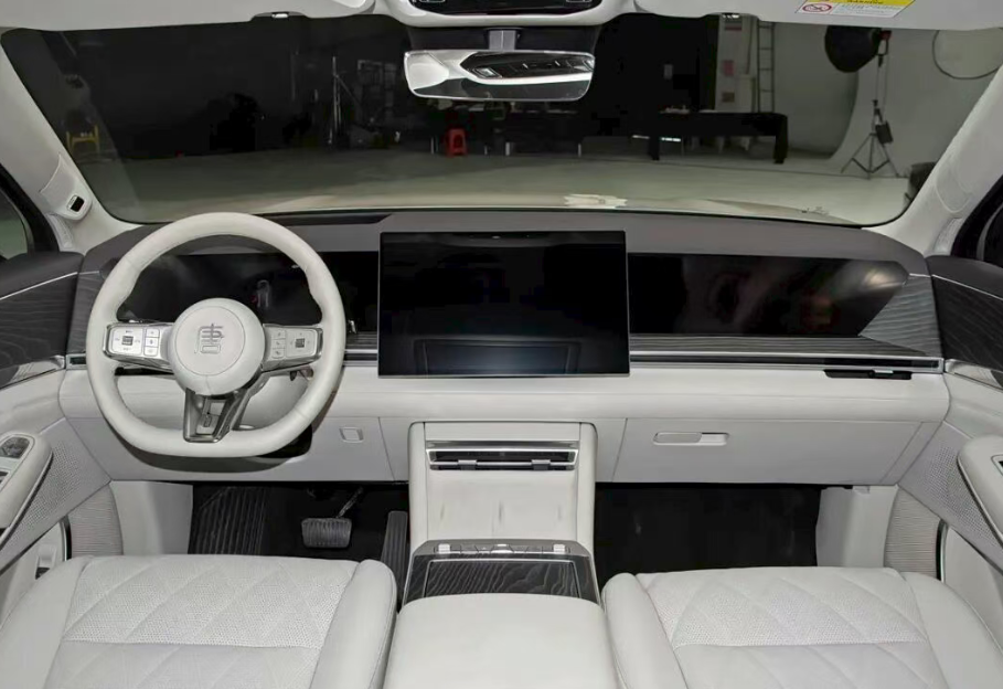 轴距超3米1，闪充、云辇-A、双腔空气悬架+道路预瞄，准备入手大型SUV的再等等！