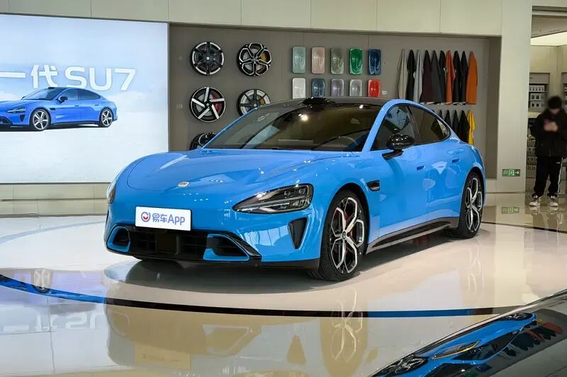 全网首拍！新一代小米SU7展车到店！预售22.99万起！